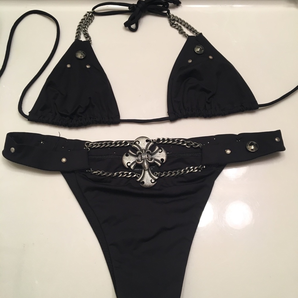 Beach Bunny cross bikini